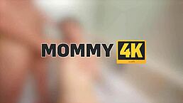 捷克熟女浴室勾引年轻小伙激情出轨猛干