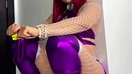 I can't resist my culona madrastra dressed as Starfire for Halloween – time to fuck her hard