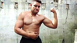 yuri gaúcho, o bodybuilder safado, tá louco de tesão e vai gozar muito, hein? quer ver isso?