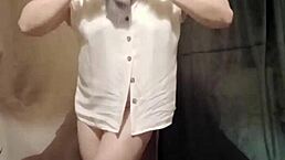 Esclave F does autoseance with striptease, caresses, and magicwand