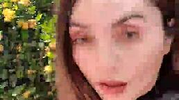 Hey, saindo do shopping, achei este lugar lindo pra me masturbar, você acha que é uma boa ideia?