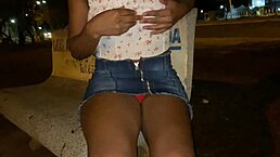 Saindo com estranho dei a buceta in outdoor public