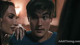 两个邪恶熟女造访家庭成人狂欢腐败世界