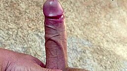 Batendo uma e dando uma enorme gozada quem quer tomar minha porra direto da fonte? 😏