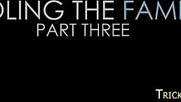 嘿瞧这金发小可爱按摩放松玩