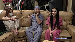 坦帕医生后台检查啦啦队长布莱尔·塞莱斯特穿环奶头