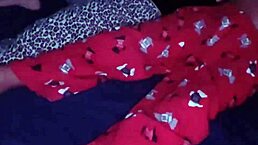 le doy un relajante masaje mientras me masturbo y le doy unas ricas chupadas de verga... ohh