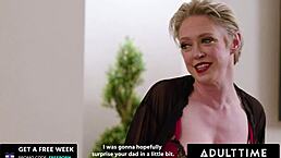 Stepbae Chanel Camryn, how do you seduce stepmom Dee Williams into pussy eating and face sitting?