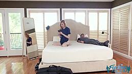 妈妈Lauren Phillips丰满红发熟女禁忌后入骑屌奶子乱晃