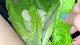 疯癫阿拉伯白肤骚货撕衣BBC食物癖潮吹群P！