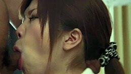 日本害羞酒店女仆被客人紧逼中出😍🔥🍑