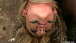 猪缚吊空振动玩具噎喉痛哭女S虐泪