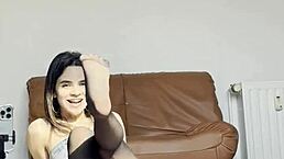 i spot hot neighbor filming her wet pussy solo play