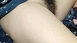 老公朋友楼下吃饭我偷溜楼上扣湿逼嗯？