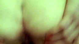 棒棒糖熟女巨乳肥逼塞巨型假屌狗爬骑乘