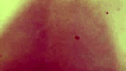 棒棒糖熟女巨乳肥逼塞巨型假屌狗爬骑乘