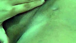 lambendo peitinhos tocando buceta ate gozar venham ver delicia comigo