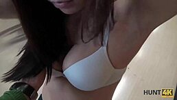 陌生人出钱酒吧狂干娇小18+人妻