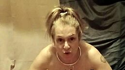 ESCLAVE F's AUTOSESSION: URO INSULTS MASTURBATION!