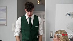 酒店勒索金发奶奶巨乳被猛干