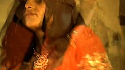 Curvy Indian MILF Queen Dances Erotically Solo