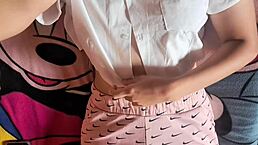 i'm rubbing my pussy on this table so hot 😩 intense orgasm cums 💦🔥